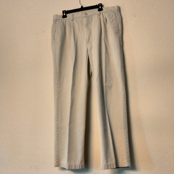 3/$12💥 DOCKERS Men's khaki pleated dress pants - Picture 1 of 3